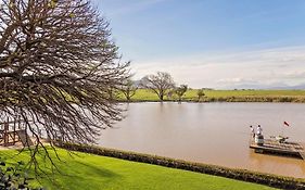 Waterside on Le Bonheur